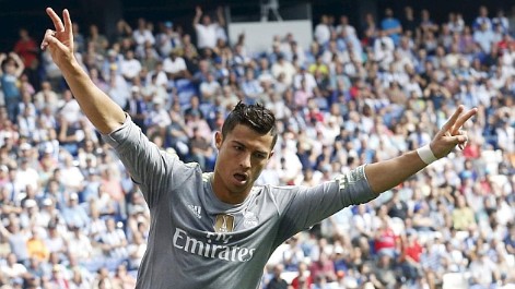 Manita de "caridad" de Cristiano