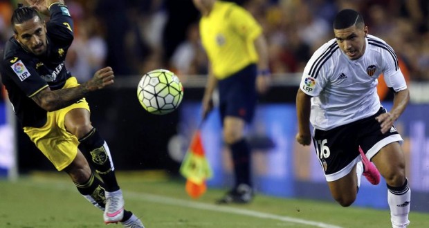 El Valencia gana, pero no convence