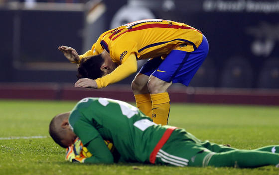 El Valencia coge aire Messi lamenta Domenech