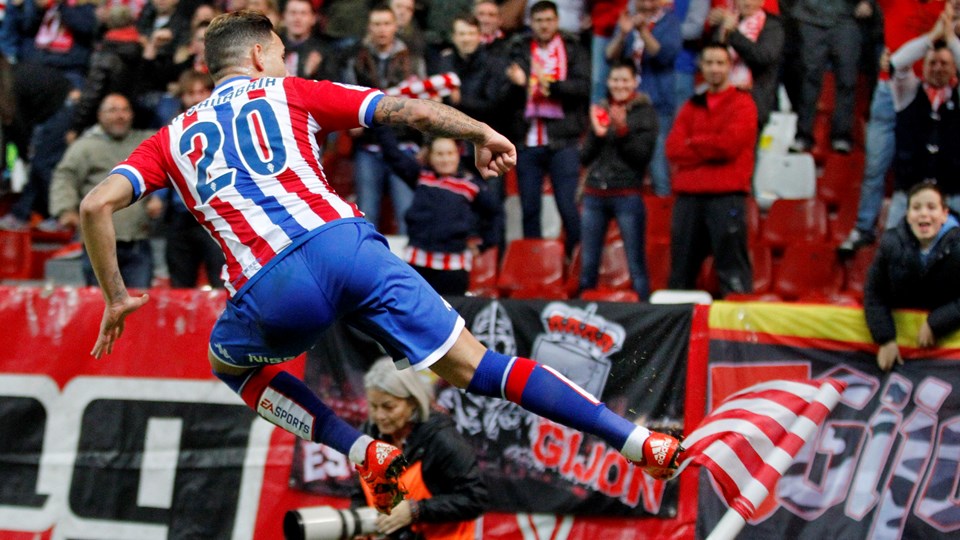 Un buen Sporting vuelve a ganar en el Molinón gracias a un hat-trik de Sanabria Celebración Sanabria - Sporting Gijón