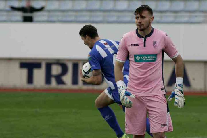 Reparto de puntos en Lorca Desolación de Dimitrievski - Granada B