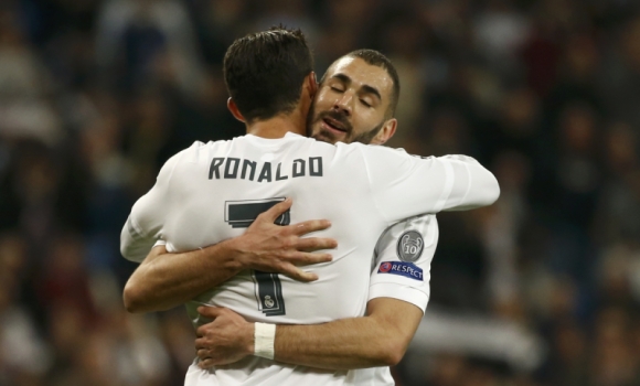 Festín en el Bernabéu Cristiano y Benzema tras marcar un gol