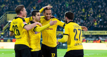 El Dortmund catapulta al Stuttgart a una nueva derrota Borussia Dortmund celebrando gol - Bundesliga