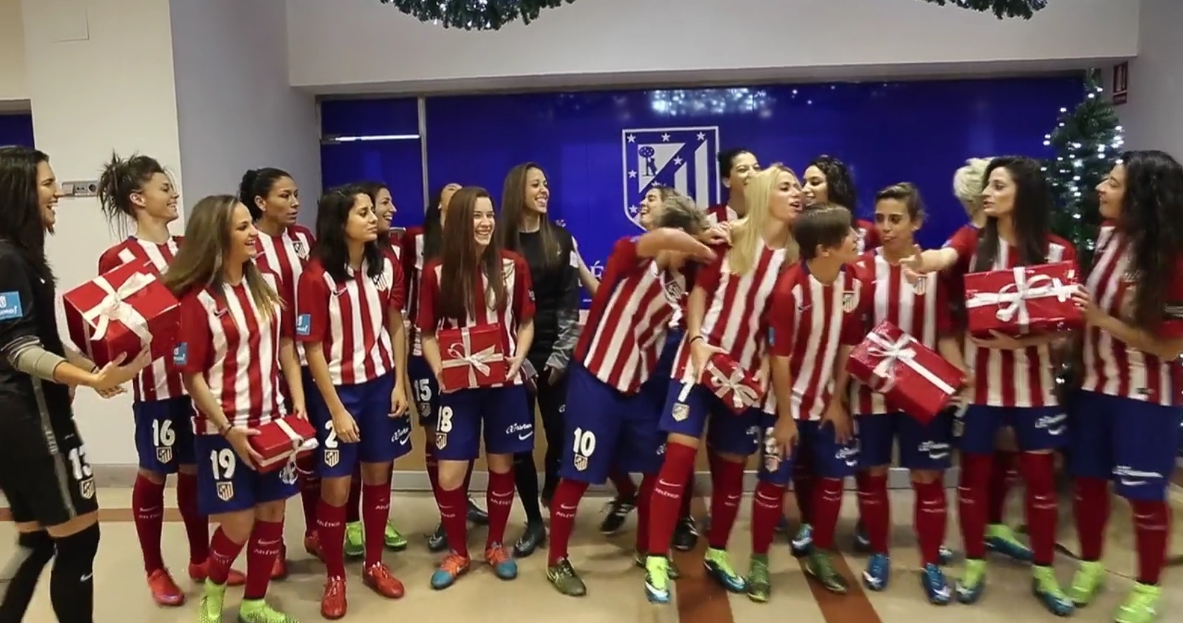 Las tomas falsas del video navideño del Atlético Féminas tomas falsas