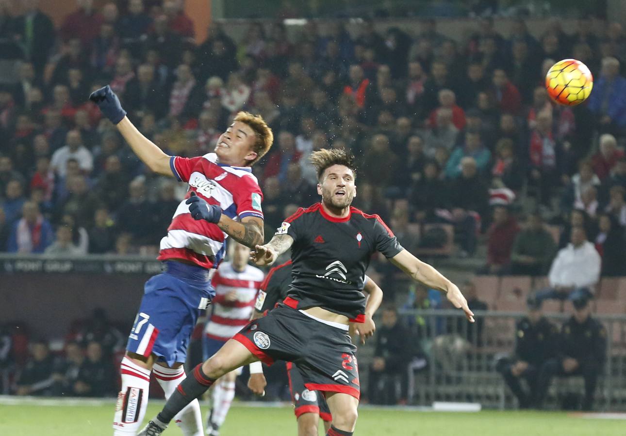 Vuelta a las andadas Pugna por el balón | Granada-Celta