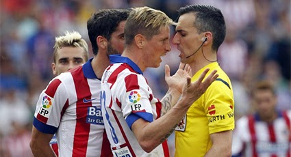 Protesta Fernando Torres a Jaime Latre Protesta Fernando Torres a Jaime Latre