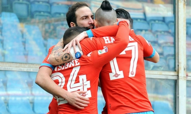 Serie A: El Nápoles golea para seguir lider pero no respira tranquilo