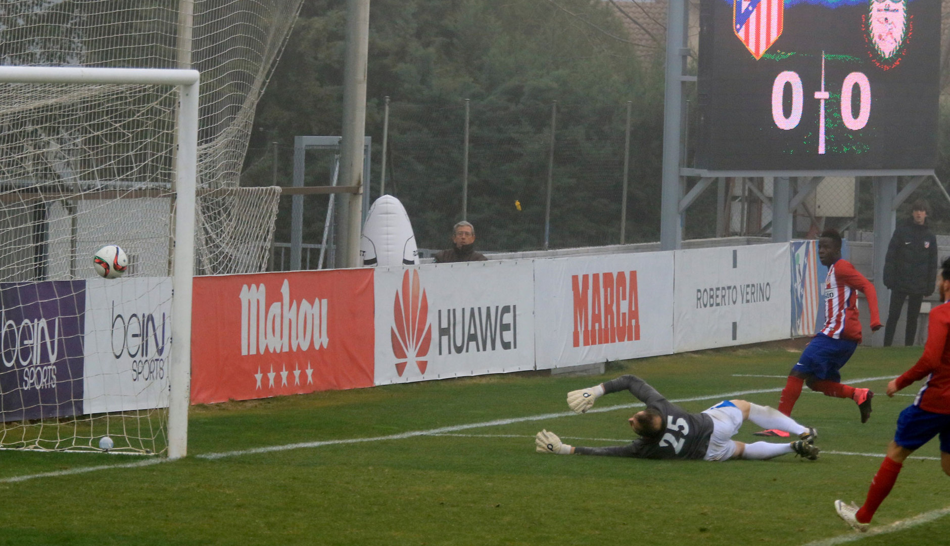 El Atlético B da un golpe en la mesa