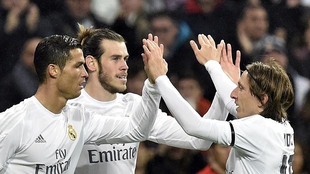 Bale da la bienvenida a Zidane