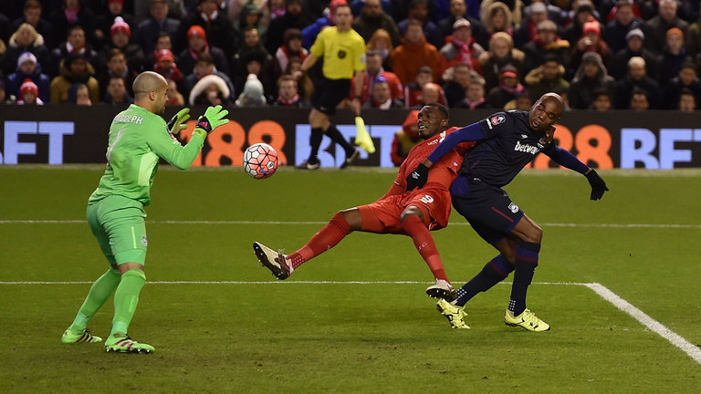 christian-benteke-liverpool-west-ham_3408160
