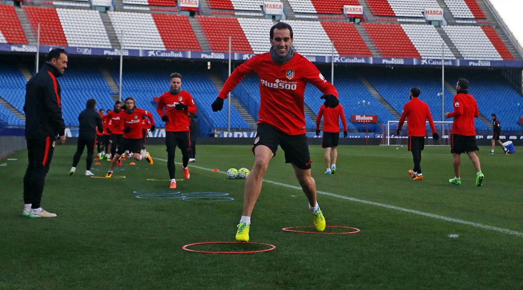 Último entrenamiento en el Calderón para preparar el duelo ante la Real