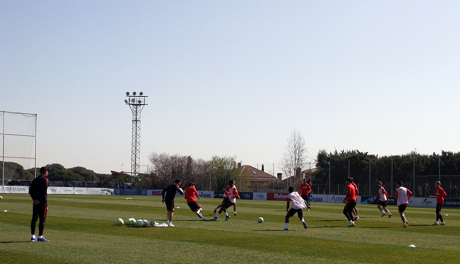 El Atlético de Madrid se entrena tras pasar a cuartos