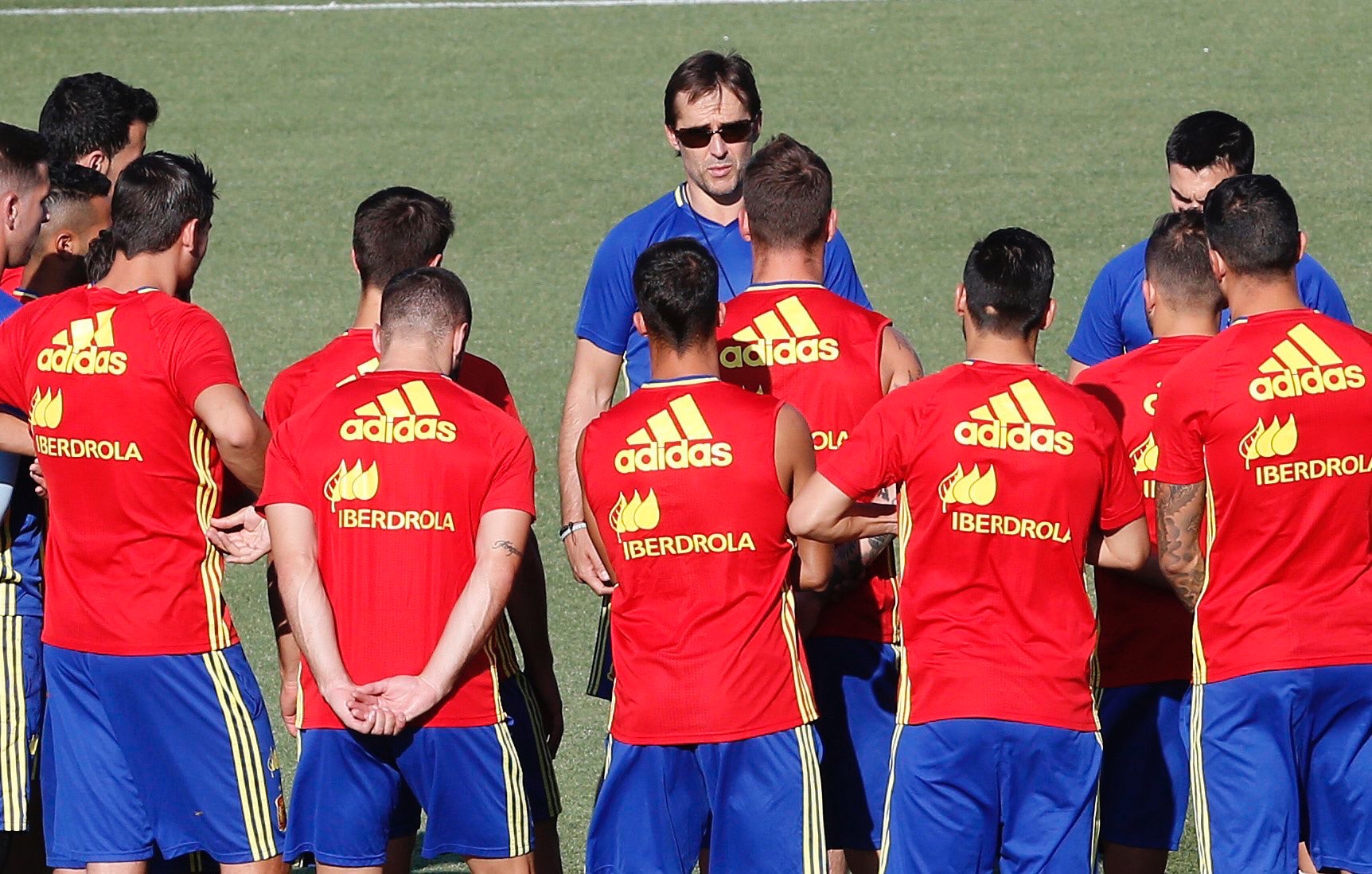 Segundo entrenamiento de la selección con Piqué y Sergi Roberto
