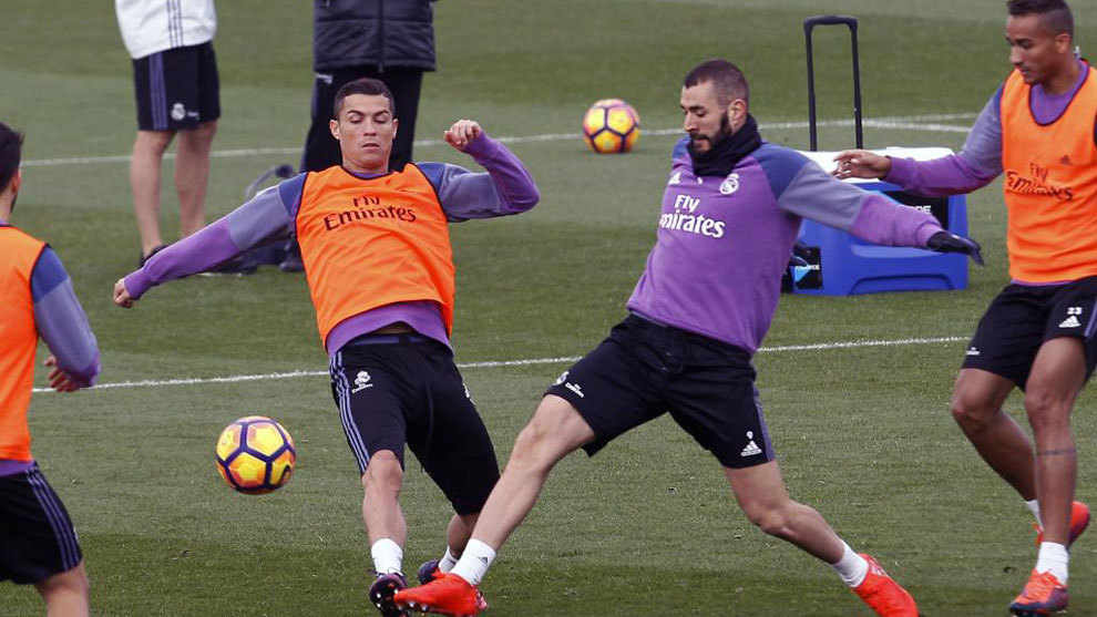 Benzema se entrena con el grupo y apunta a titular