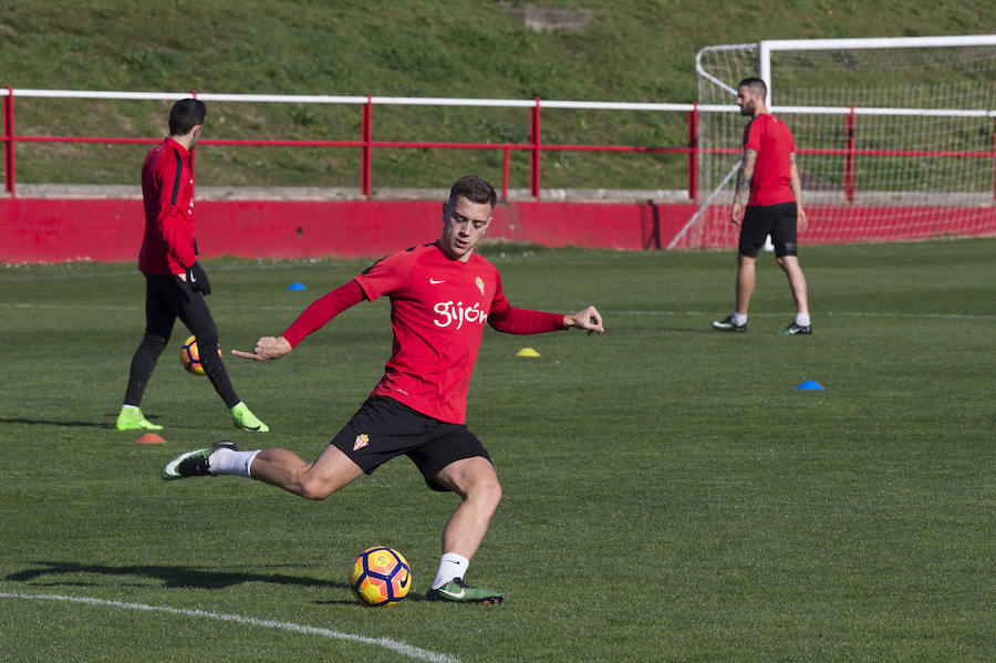Entrenamiento del Sporting de Gijón antes del partido liguero contra el Atlético.
