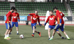 Iniesta en el entrenamiento con la selección. |Foto: Sefutbol.com