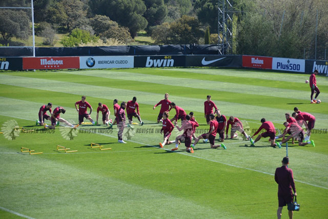 El Atlético ensaya el remate de cabeza antes del derbi