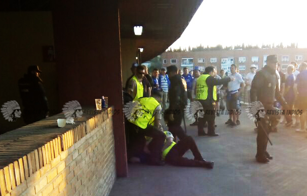 Hincha arrestado en los vomitorios del Vicente Calderón.