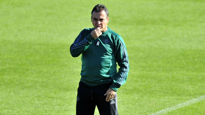 14944063317921 Alexis, en su primer entrenamiento con el Betis