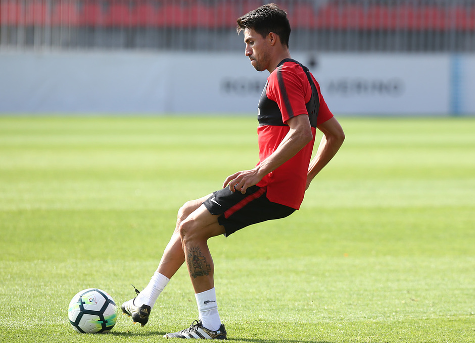 Gaitán vuelve al grupo en una sesión de nueve jugadores