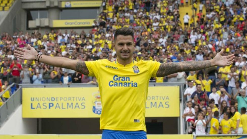 Vitolo sufre una lesión en la rodilla y abandona la concentración con la Selección