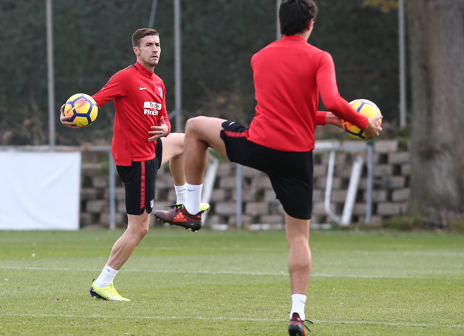 El Atlético entrena antes de viajar a Valencia sin Juanfran ni Vrsaljko