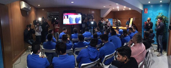 Los jugadores del Lleida aguardando al comienzo del sorteo.