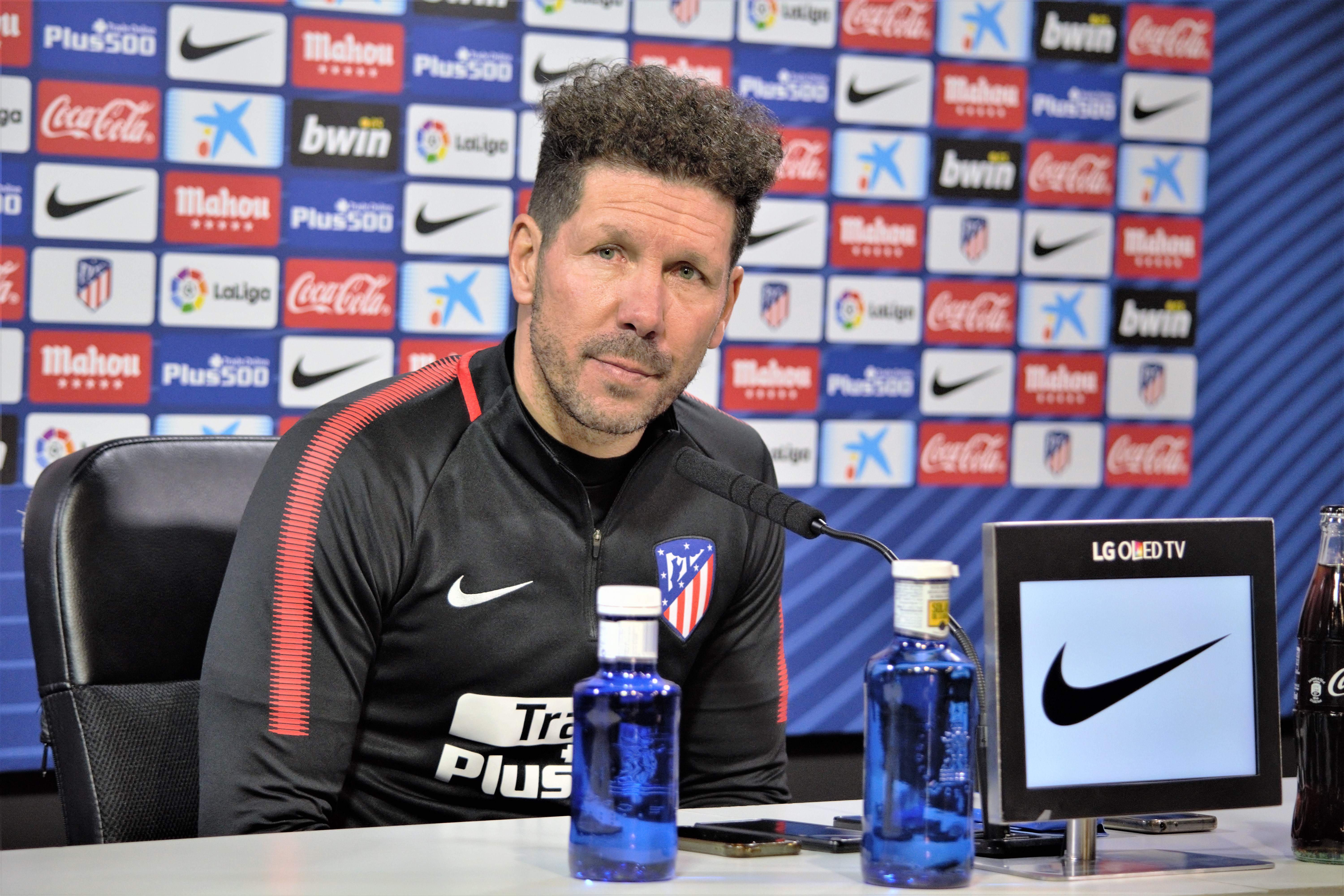 Simeone: "Si Godín sigue igual la semana que viene, podrá estar con nosotros"