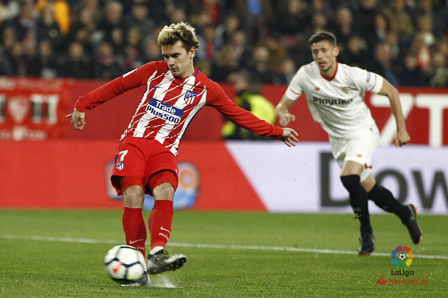 Griezmann lanzando un penalti