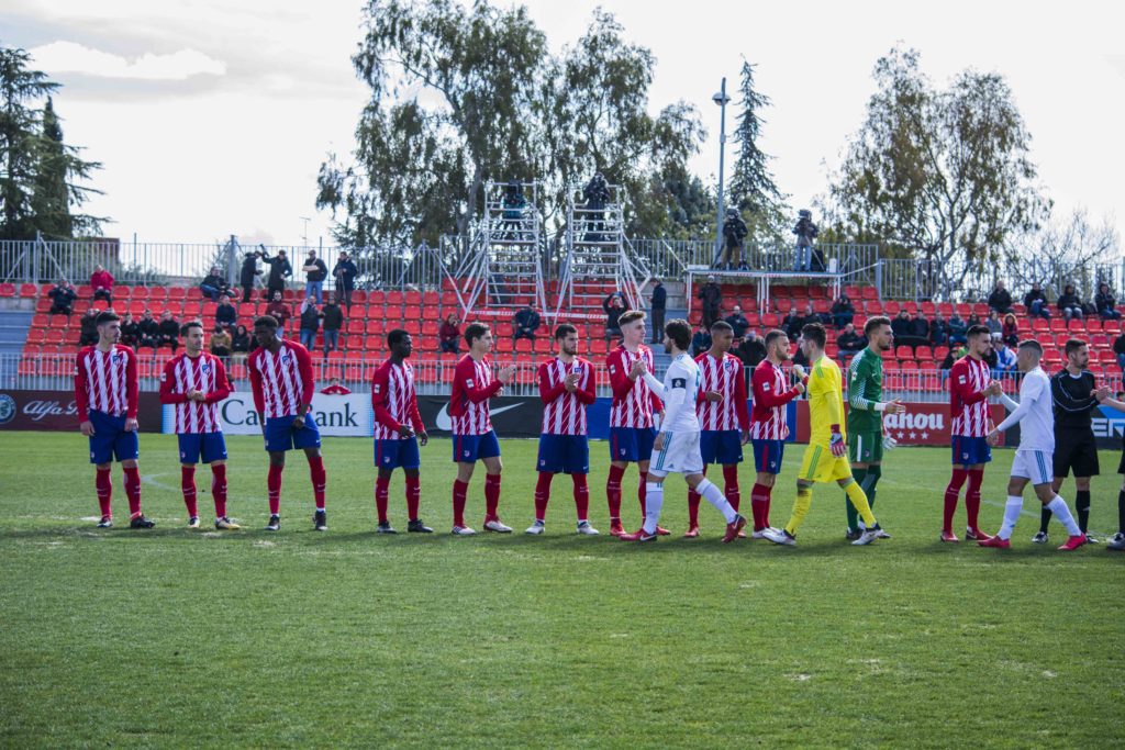 Saludo entre los jugadores de ambos equipos|Fotografía: Jesús Miguel Sánchez Hornero