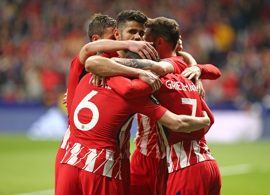 CRÓNICA 2-0 | El Atlético hace los deberes y se marcha con ventaja