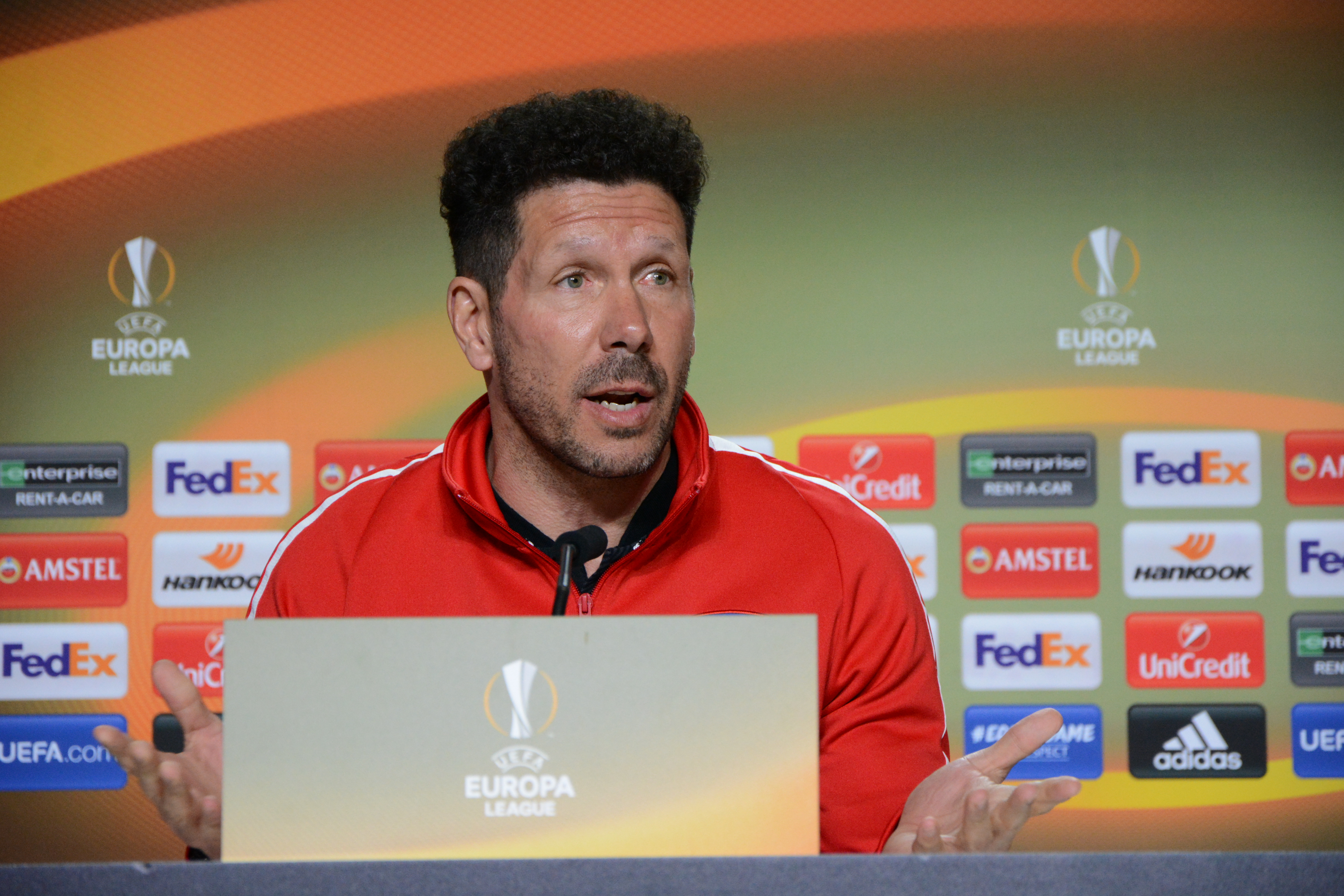 Simeone: "Veo una eliminatoria ajustada"