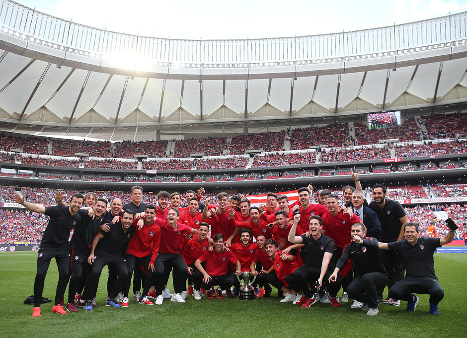 El Metropolitano homenajeó al Juvenil A por su doblete