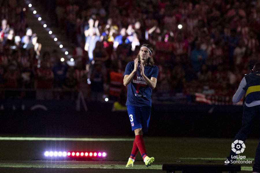 Ovación con sabor a despedida para Filipe Luis