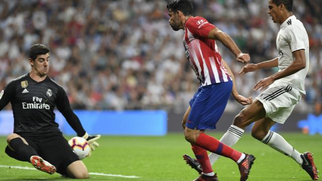Courtois ya sabe lo que es jugar un derbi con escudos diferentes