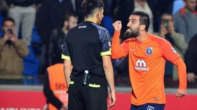 La Fiscalía de Estambul investiga una pelea entre Arda Turan y un cantante