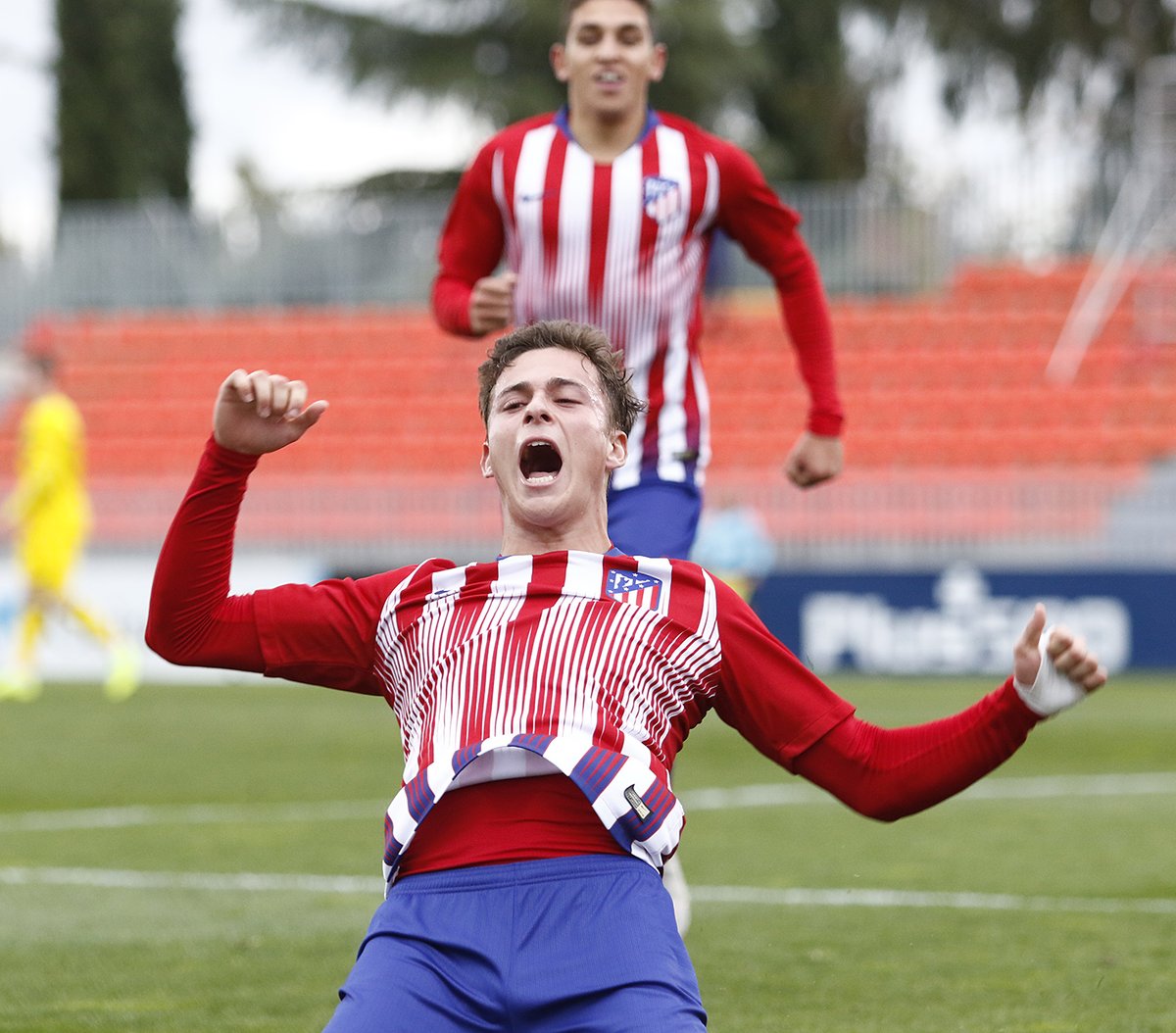 CRÓNICA 3-0 | El Juvenil A sigue intratable y llega al derbi líder e invicto