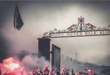 La UEFA multa al Liverpool por el uso de bengalas ante el Atlético