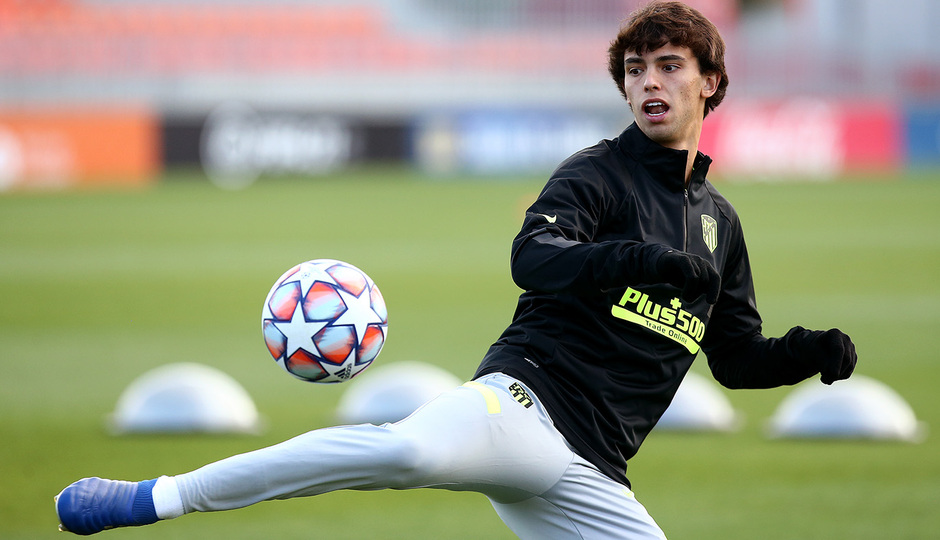 João Felix entrenando João Felix durante un entrenamiento previo a un encuentro de Champions.