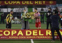 Virginia Torrecilla hizo el saque de honor en el Cardassar-Atlético virginia torrecilla