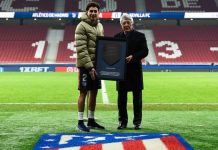 Giménez recibió la placa por sus 200 partidos en el Atlético gimenez