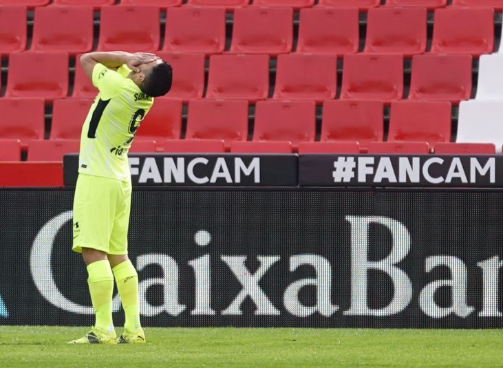 El Atlético volvió a ser castigado con las amarillas luis suárez amarillas