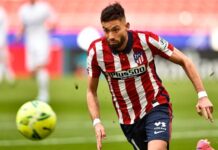 Lucas Vázquez aplaude el caño que le hizo Carrasco