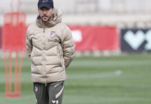Simeone: «¿El Clásico? Lo veremos, pero estamos centrados en el Betis» Simeone durante la sesión